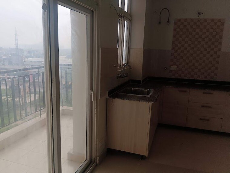 Room, sector 76 3.5 Bedroom 1540 Sq.Ft. Apartment In Sector 76 Noida 10661141