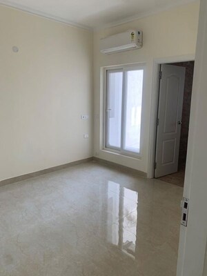 Room in 2 BHK Apartment at Pareena Micasa, Sector 68 – for Rent