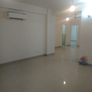 Room in 4 BHK Apartment at Emaar Emerald Floors Premier, Sector 65 – for Rent