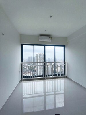 Room in 2 BHK Apartment at Dynamix Divum, Malad East – for Rent