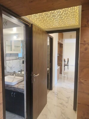 Room in 2 BHK Apartment at Raheja Ridgewood, Goregaon East – for Rent