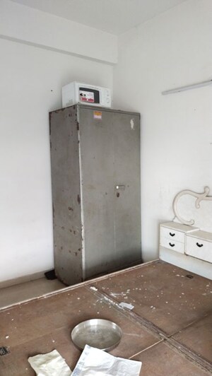 Bathroom in 2.5 BHK Apartment at Mahagun Mywoods, Sector 16c Greater Noida – for Rent