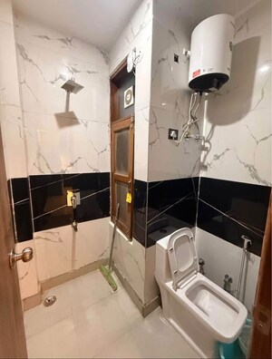 Team Area in 3 BHK Builder Floor at Rajouri Garden – for Rent