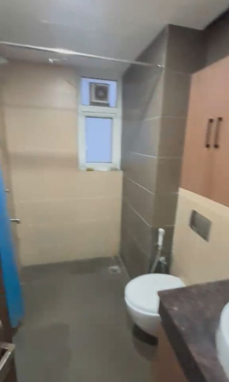 Bathroom, paras-irene 3 Bedroom 2150 Sq.Ft. Apartment In Sector 70a Gurgaon 10661545