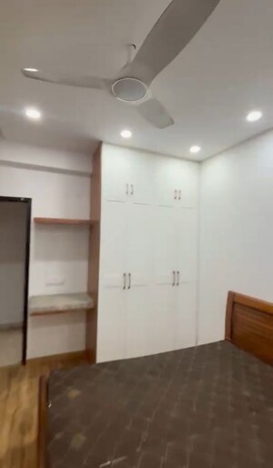 Room in 3 BHK Apartment at Paras Irene, Sector 70a – for Rent