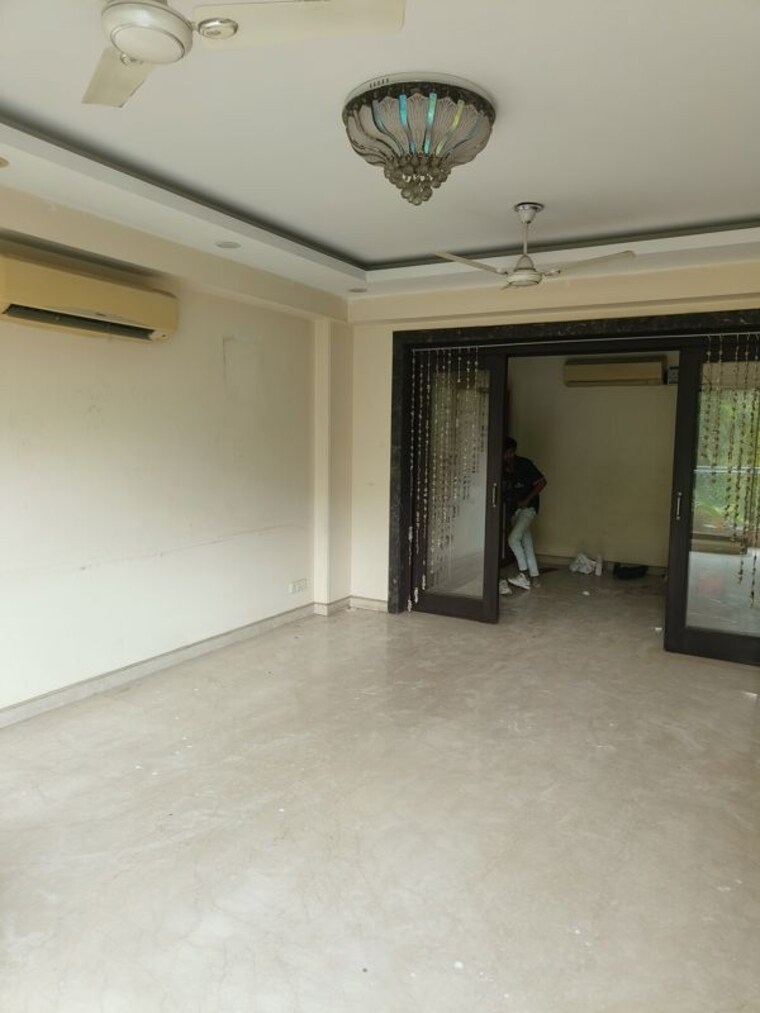 Room, kalkaji 3 Bedroom 1800 Sq.Ft. Builder Floor In Kalkaji Delhi 10661555