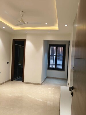 Room in 3 BHK Builder Floor at Dlf Cyber City – for Sale