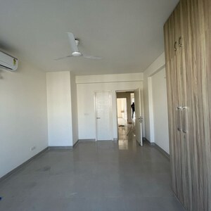 Room in 3 BHK Apartment at Emaar Emerald Floors Premier, Sector 65 – for Rent