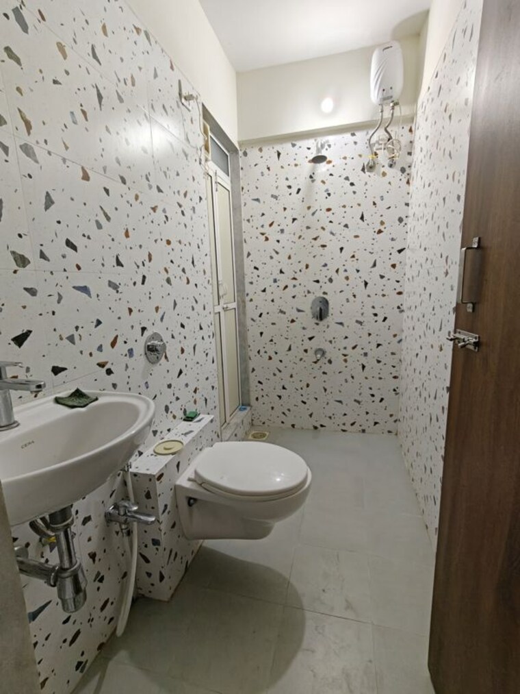 Bathroom, raunak-residency-thane 1 Bedroom 367 Sq.Ft. Apartment In Pokhran Road No One Thane 10658232