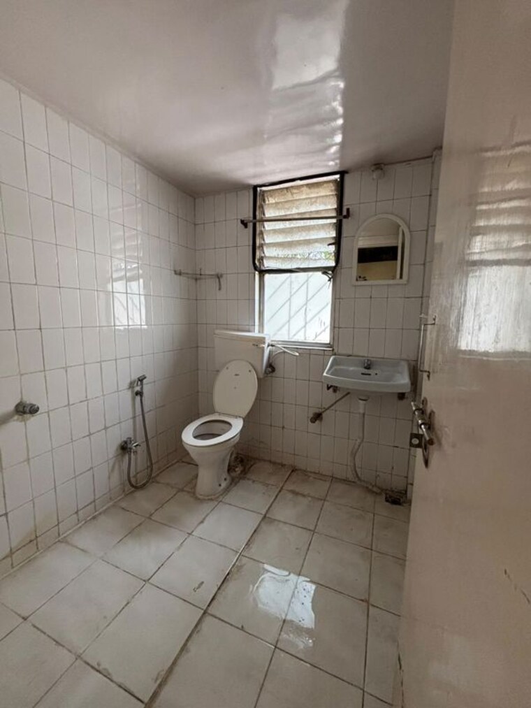 Bathroom, royal-amol-heights 1 Bedroom 500 Sq.Ft. Apartment In Koregaon Park Pune 10661606