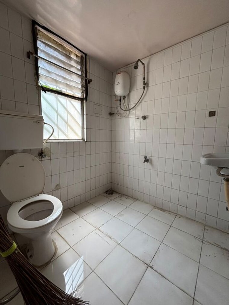 Bathroom, royal-amol-heights 1 Bedroom 500 Sq.Ft. Apartment In Koregaon Park Pune 10661606