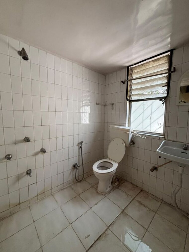 Bathroom, royal-amol-heights 1 Bedroom 500 Sq.Ft. Apartment In Koregaon Park Pune 10661606