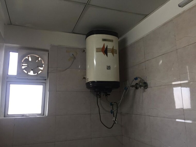 Bathroom, gaur-city-6th-avenue 3.5 Bedroom 1560 Sq.Ft. Apartment In Sector 4 Greater Noida Greater Noida 10661586