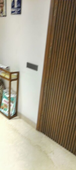 Furnished Amenities in 3 BHK Builder Floor at Chittaranjan Park – for Rent