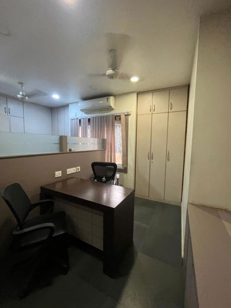 Team Area, six mile Commercial Office Space 1000 Sq.Ft. In Six Mile Guwahati 10661542