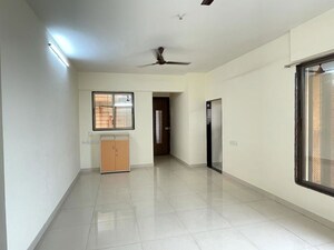 Room in 3 BHK Apartment at Krsna Apts, Santacruz West – for Rent