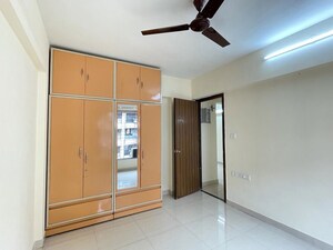 Room in 3 BHK Apartment at Krsna Apts, Santacruz West – for Rent