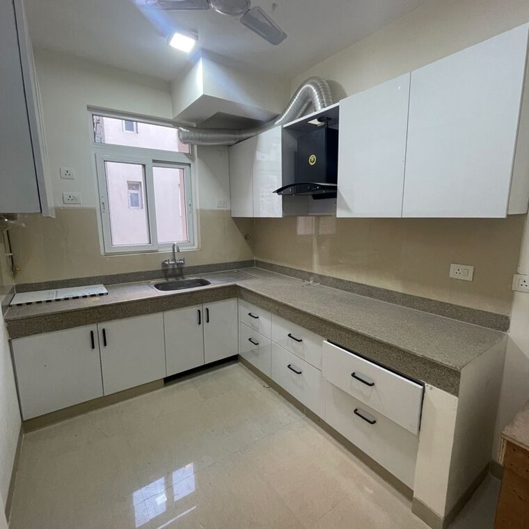 Kitchen, emaar-emerald-floors-premier 3.5 Bedroom 1650 Sq.Ft. Apartment In Sector 65 Gurgaon 10661655
