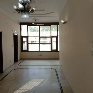 Room in 3 BHK Builder Floor at Sector 15 – for Rent