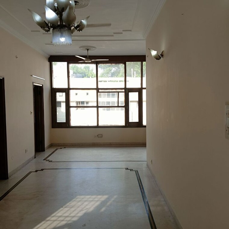 Room, sector 15 3 Bedroom 2500 Sq.Ft. Builder Floor In Sector 15 Chandigarh 10661630