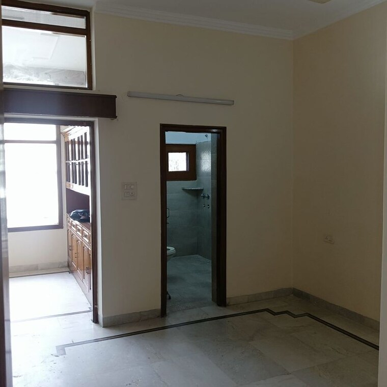 Room, sector 15 3 Bedroom 2500 Sq.Ft. Builder Floor In Sector 15 Chandigarh 10661630