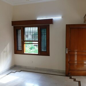Room in 3 BHK Builder Floor at Sector 15 – for Rent