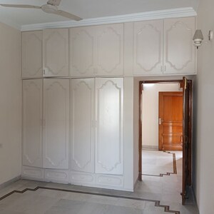 Room in 3 BHK Builder Floor at Sector 15 – for Rent