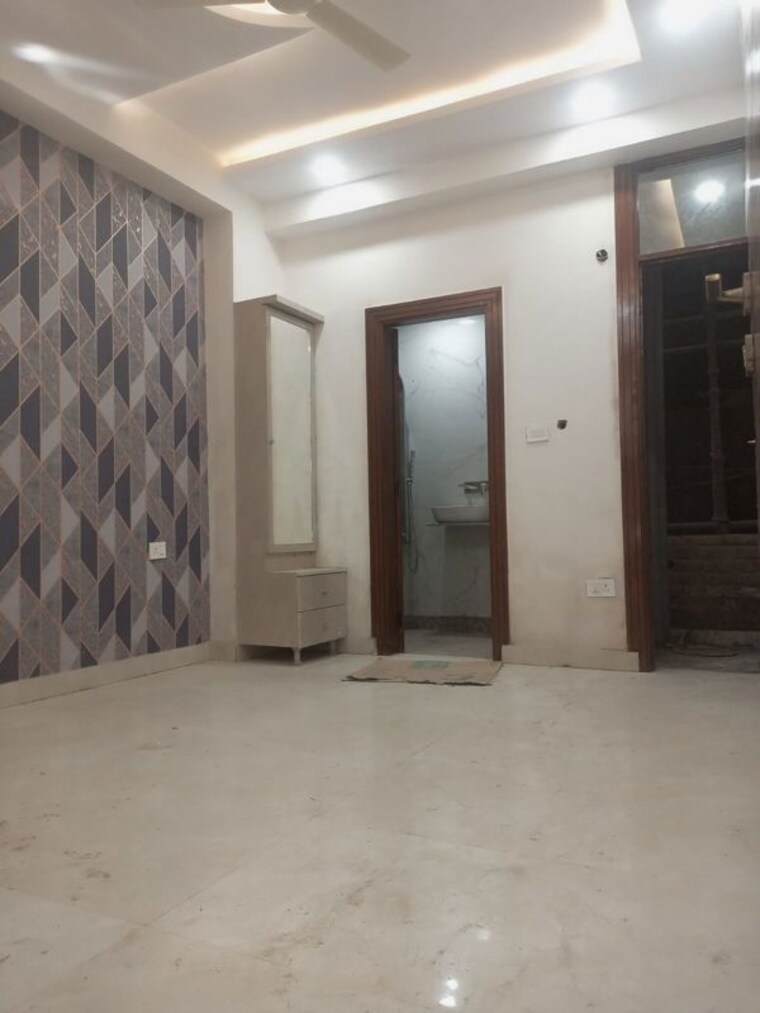 Room, bhagwati-apartments-noida  650 Sq.Ft. Builder Floor In Sector 73 Noida 10661674