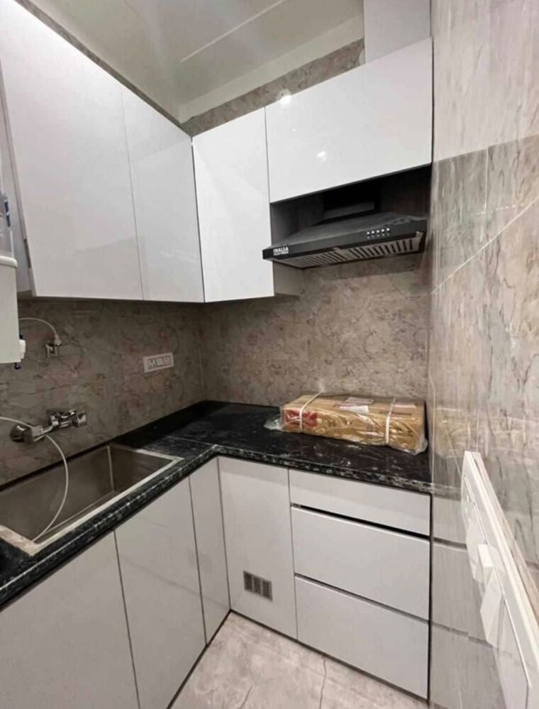 Kitchen, ramesh nagar 3 Bedroom 140 Sq.Yd. Builder Floor In Ramesh Nagar Delhi 10661678