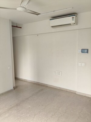 Room in 2 BHK Apartment at Piramal Vaikunth, Balkum Pada – for Rent