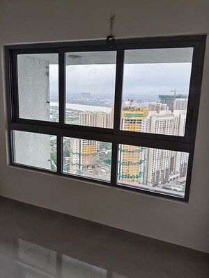 Room in 2 BHK Apartment at Piramal Vaikunth, Balkum Pada – for Rent