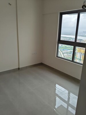Room in 2 BHK Apartment at Piramal Vaikunth, Balkum Pada – for Rent