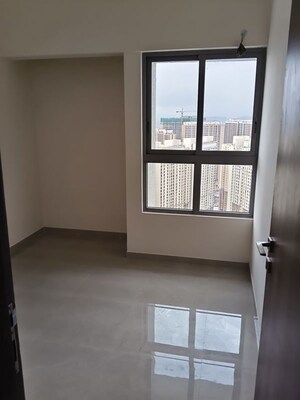Room in 2 BHK Apartment at Piramal Vaikunth, Balkum Pada – for Rent