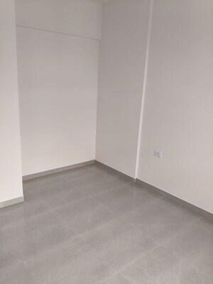 Room in 2 BHK Apartment at Piramal Vaikunth, Balkum Pada – for Rent