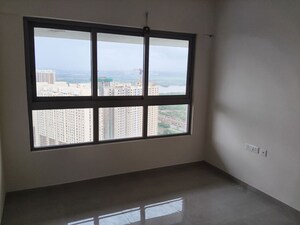 Room in 2 BHK Apartment at Piramal Vaikunth, Balkum Pada – for Rent