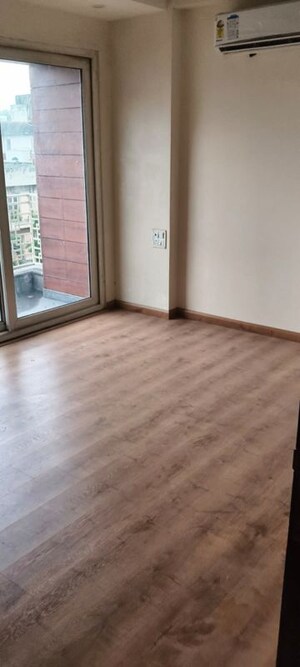 Room in 3 BHK Builder Floor at Safdarjung Enclave – for Sale