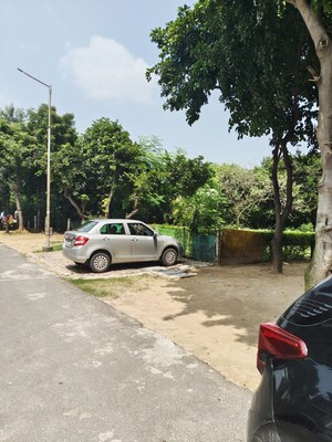 Parking in 2 BHK Independent House at Omicron Iii Greater Noida – for Sale