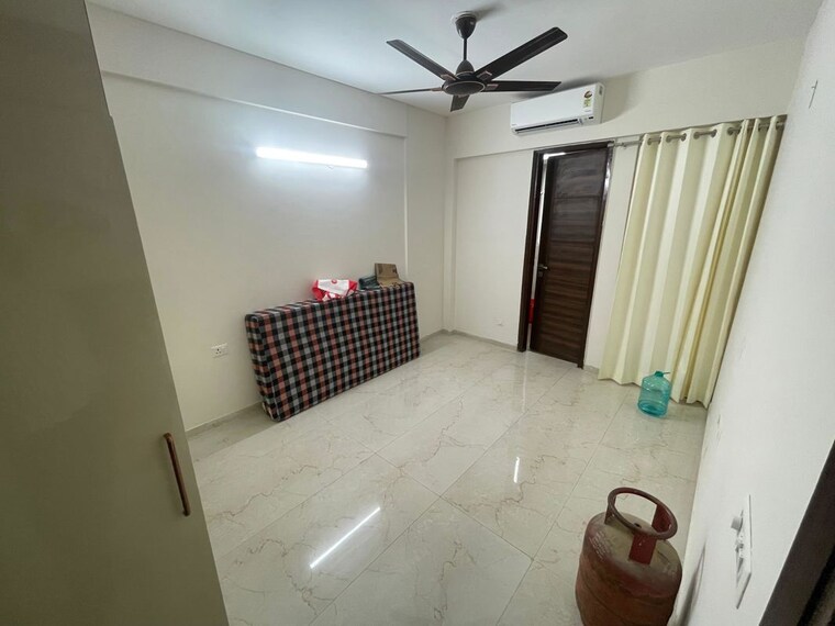 Bathroom, smart-world-gems 2.5 Bedroom 1208 Sq.Ft. Apartment In Sector 89 Gurgaon 10661748