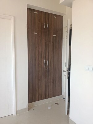 Furnished Amenities in 3 BHK Apartment at Emaar Emerald Floors Premier, Sector 65 – for Rent