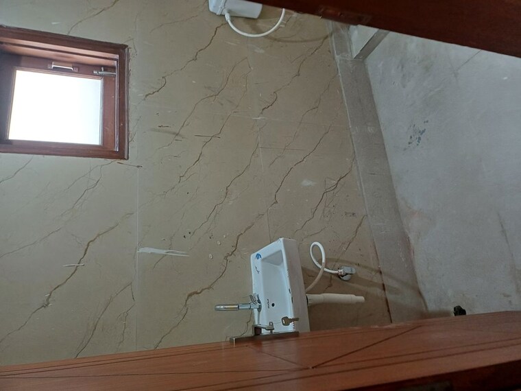 Bathroom, molarband 3.5 Bedroom 75 Sq.Yd. Builder Floor In Molarband Delhi 10661788