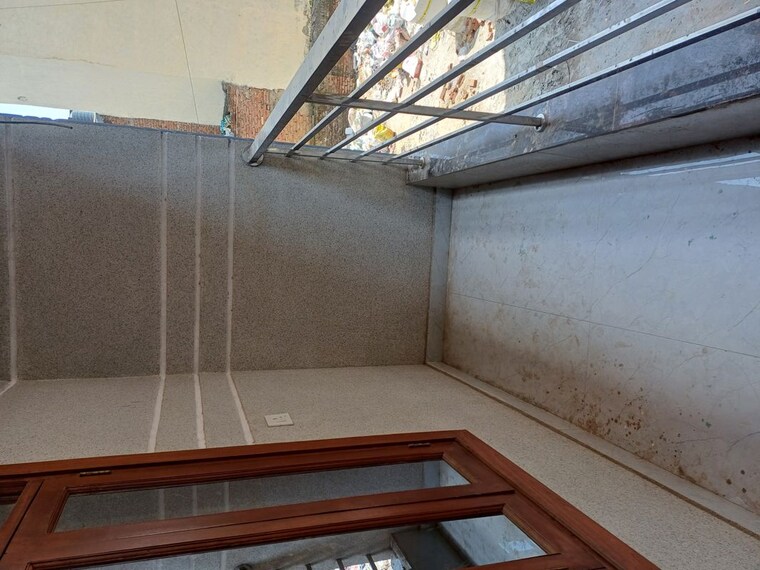 Balcony, molarband 3.5 Bedroom 75 Sq.Yd. Builder Floor In Molarband Delhi 10661788