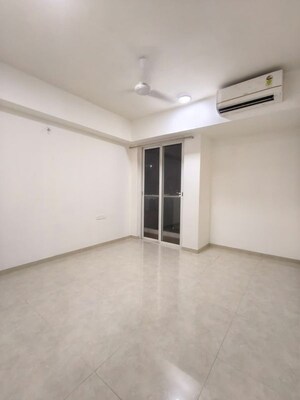 Room in 2 BHK Apartment at One Indiabulls Thane 1, Pokhran Road No One – for Rent