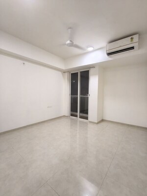 Room in 2 BHK Apartment at One Indiabulls Thane 1, Pokhran Road No One – for Rent