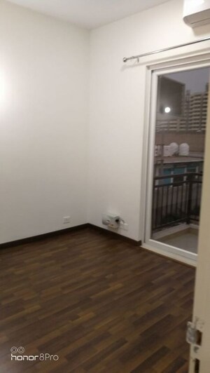 Room in 4 BHK Apartment at Emaar Emerald Floors Premier, Sector 65 – for Rent