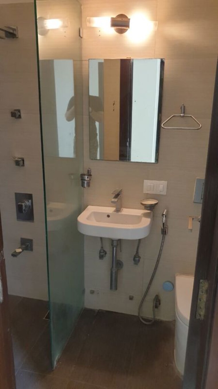 Bathroom, raj-rishi 3 Bedroom 1000 Sq.Ft. Apartment In Khar West Mumbai 10661815