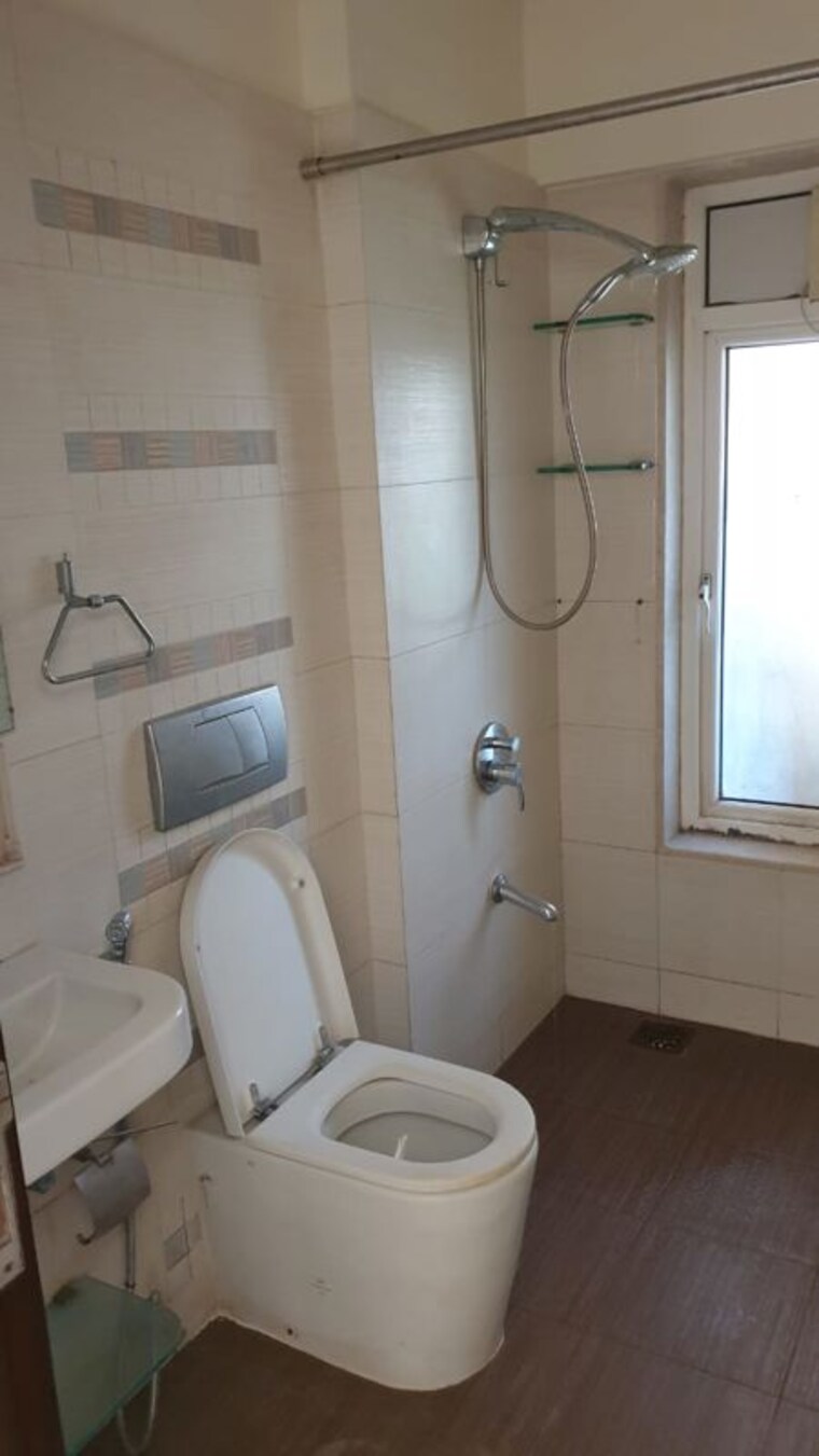 Bathroom, raj-rishi 3 Bedroom 1000 Sq.Ft. Apartment In Khar West Mumbai 10661815