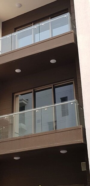 Furnished Amenities in 2 BHK Apartment at Emaar Digi Homes, Sector 62 – for Rent