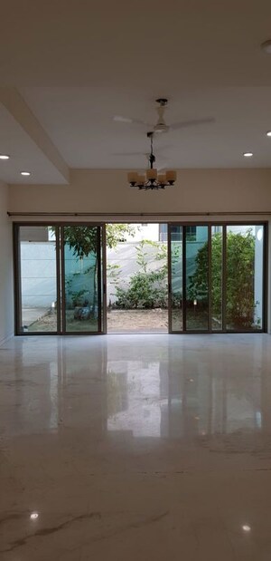 Room in 3.5 BHK Apartment at Emaar Digi Homes, Sector 62 – for Rent