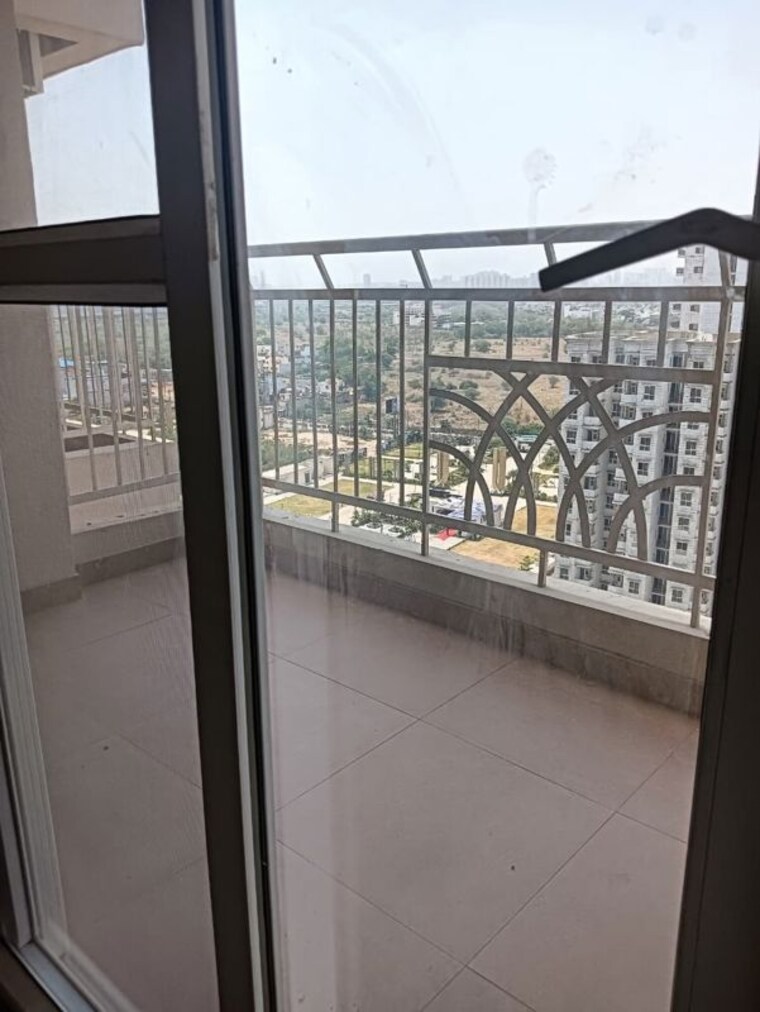 Balcony, sare-home 2.5 Bedroom 1326 Sq.Ft. Apartment In Sector 92 Gurgaon 10661841