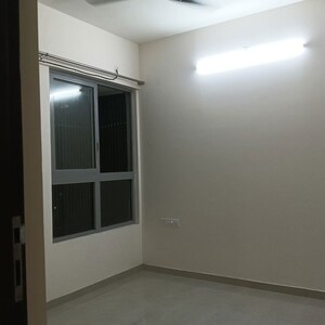 Room in 3 BHK Apartment at Piramal Vaikunth, Balkum Pada – for Rent